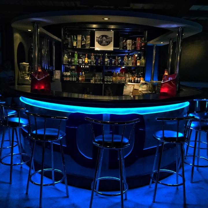 Dry Dock Sports Grill